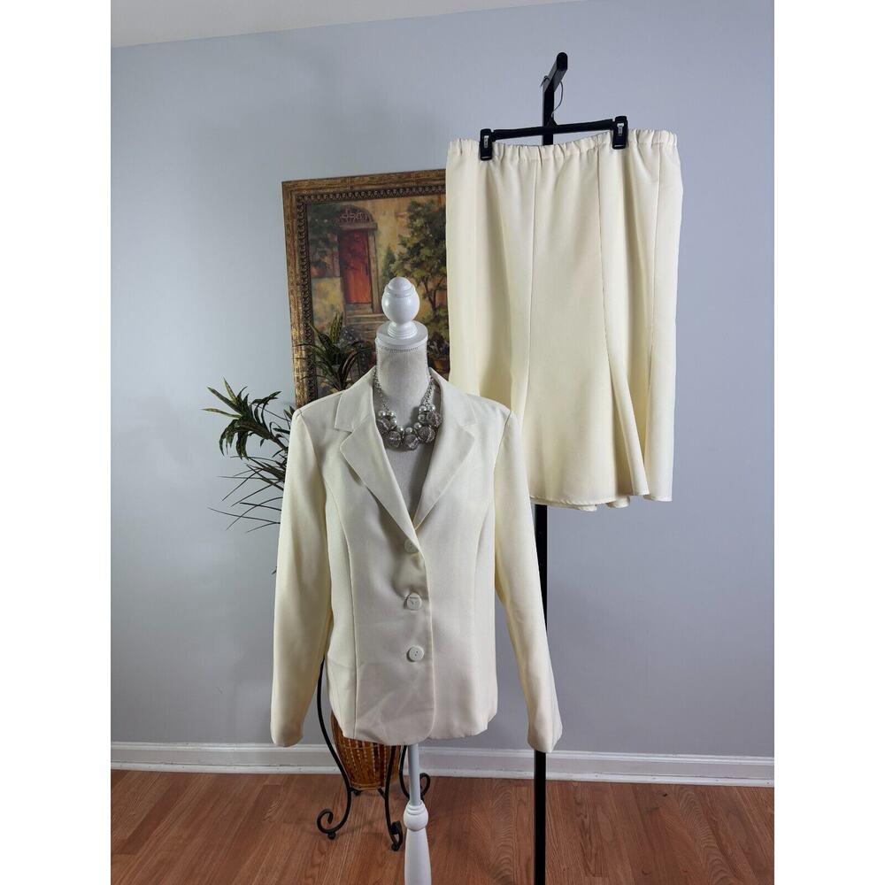 Tiana B. Blazer and Skirt Womens 14 Cream Notch Lapel Long Sleeve Button Front